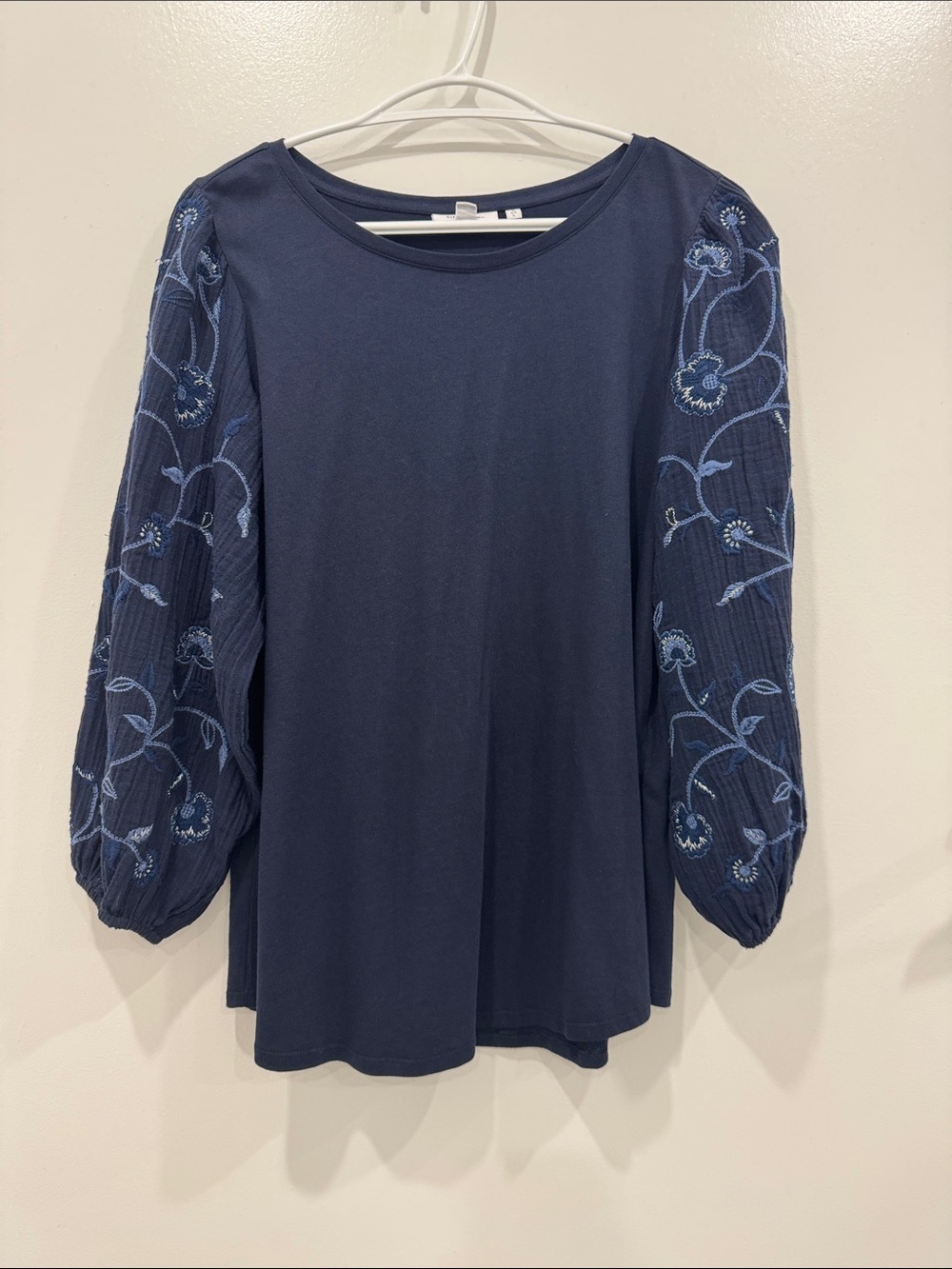 Chico’s Navy Floral Embroidered Balloon Sleeve Top Size 2 / L